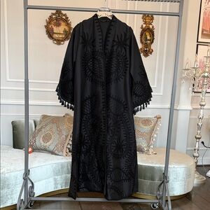 NWT SARAH ARABIA BLACK Gold kaftan EMBROIDERED KAFTAN SIZE 56 Kuwait kaftan
